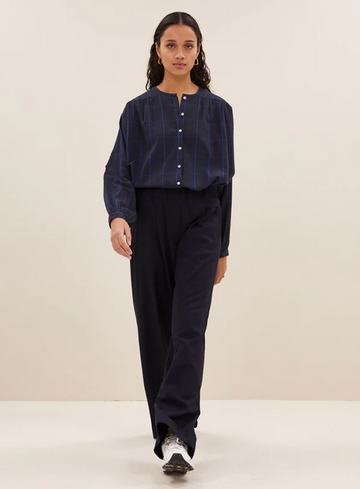 By Bar Broek Benji 25518019 benji kingsblue