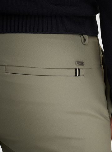 Vanguard Chino V12 2.0