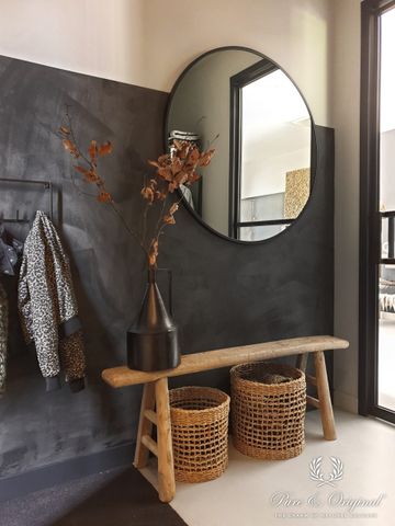 Light grey: Evening Shadow Classico chalk based paint Dark grey: Slate Grey Marrakech Walls finished with Lime Soap
