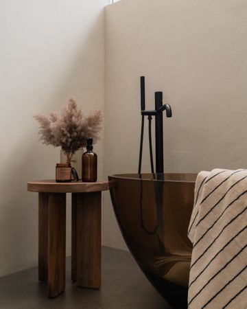 Massif Micro-stone finish by Pure & Original
micro cement, color chalk white. Picture by Sophie Corriveau, design by Katherine Cloutier & Annie Martin