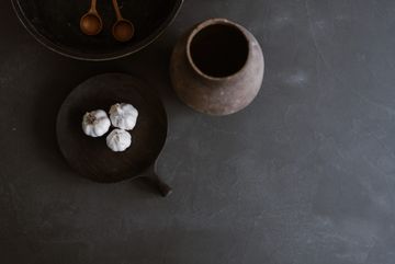 Massif, a mineral and durable micro-stone finish to create a concrete look. Suitable for showers, kitchens, exterior and floors. Micro cement.