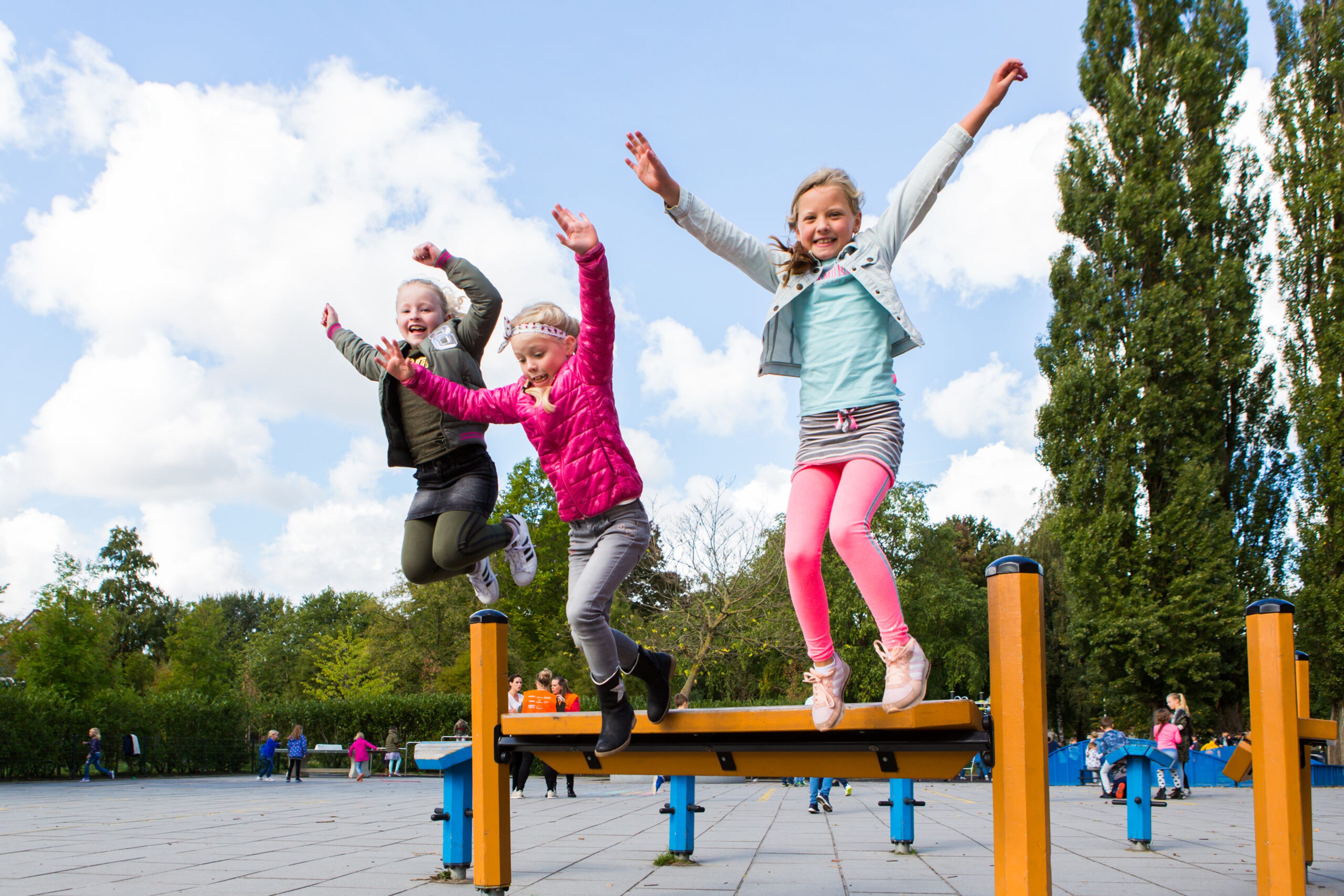 Leerlingen spelen op het plein - parnassys