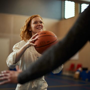 Basketbal met de verzorgende IG