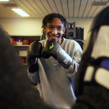 Box les voor de therapie, samen met een begeleider